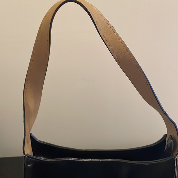 Mondani New York, black purse, GUC, zipper closure - Picture 6 of 10